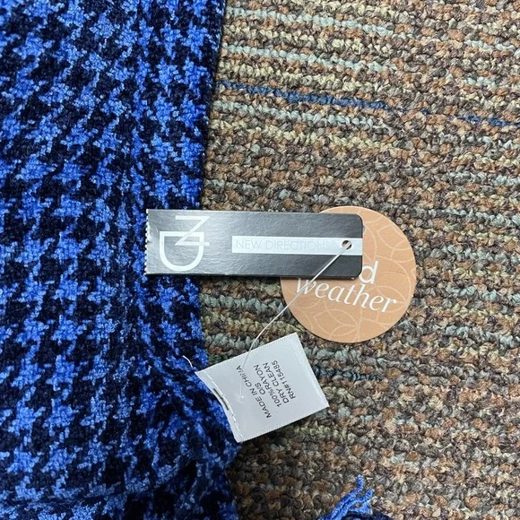 NWT Scarf - Picture 2 of 2
